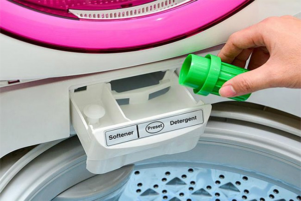 Hướng dẫn cách cho nước xả vải vào máy giặt đúng chuẩn nhất