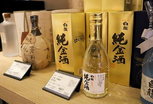 Rượu sake Nhật vẩy vàng là loại rượu đặc biệt mang hương vị truyền thống
